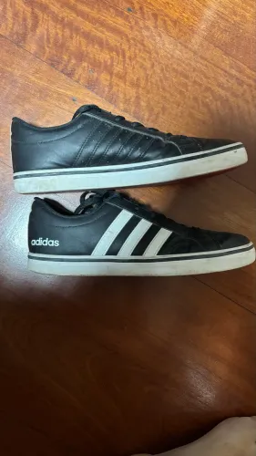Tênis adidas muito pouco usado