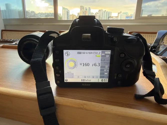 Câmera digital Nikon D3200 com duas lentes - excelente estado 