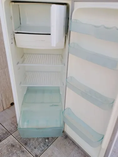 Geladeira Eletrolux 240 litros 