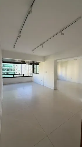 APARTAMENTO NASCENTE 187m² 4 QUARTOS 3 SUÍTES VARANDA 3 GARAGENS DEPÓSITO INFRA VENDE PITU