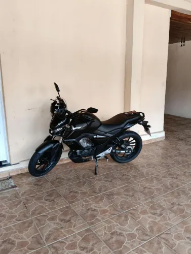 Fz 15 muito nova