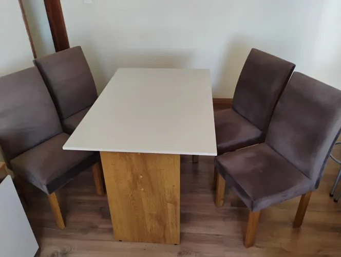 Sala de Jantar Mesa, cadeiras e buffet 