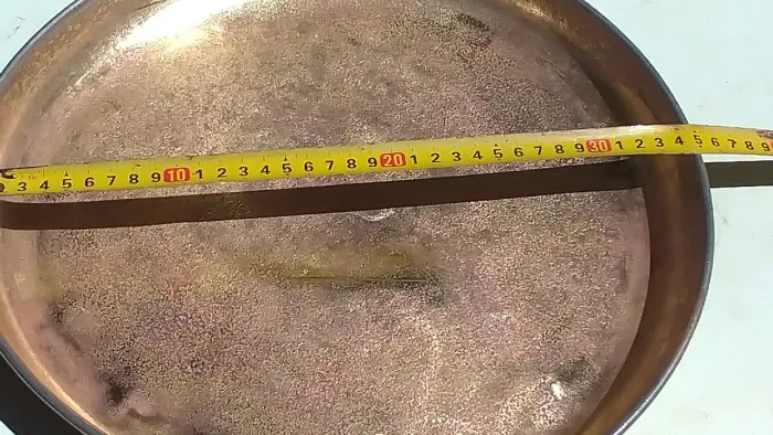 Prato de balança antigo de metal, 35 cm diâmetro .
