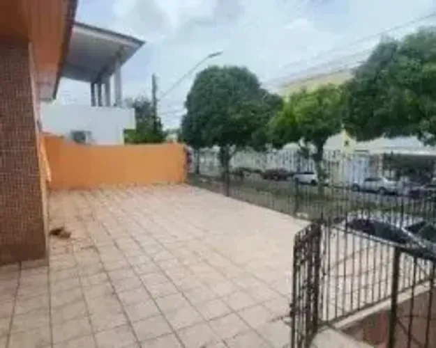 DOM PEDRO, RUA DA POLÍCA FEDERAL, CASA DE ESQUINA, COM 3 QUARTOS SENDO 1 SUÍTE