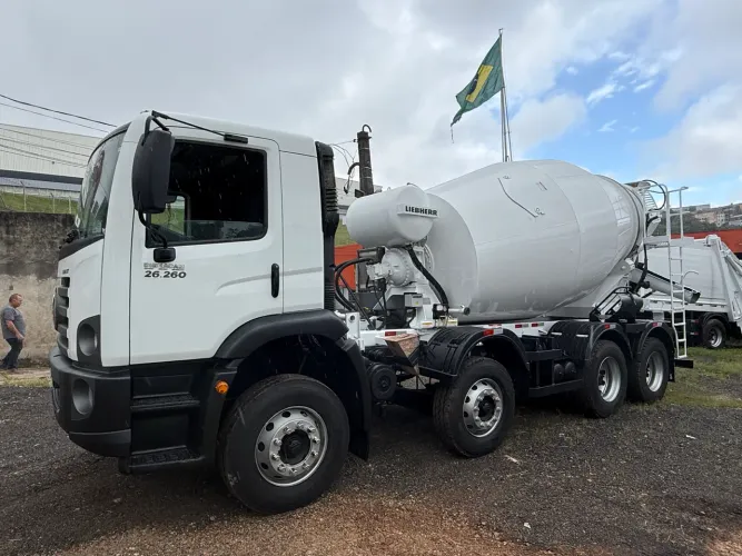 Vw 26260 2023 betoneira Bitruck traçada super nova