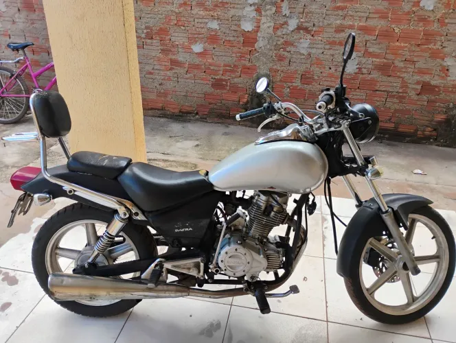 Dafra Kansas 150