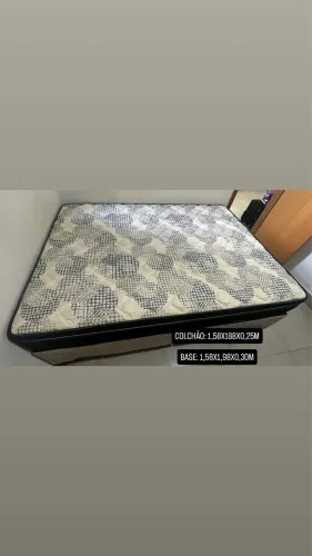 CAMA DE CASAL - Contém avarias em dois pés, mas dá pra arrumar