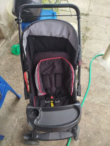 Carrinho de bebê da marca Galzerano