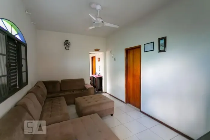 Casa à Venda - Concórdia, 2 Quartos, 400 m2