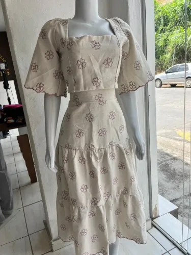 Conjunto saia e blusa