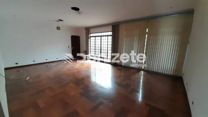 Sobrado Residencial em Santo André 4 Quartos, 3 Suítes, Ampla Garagem