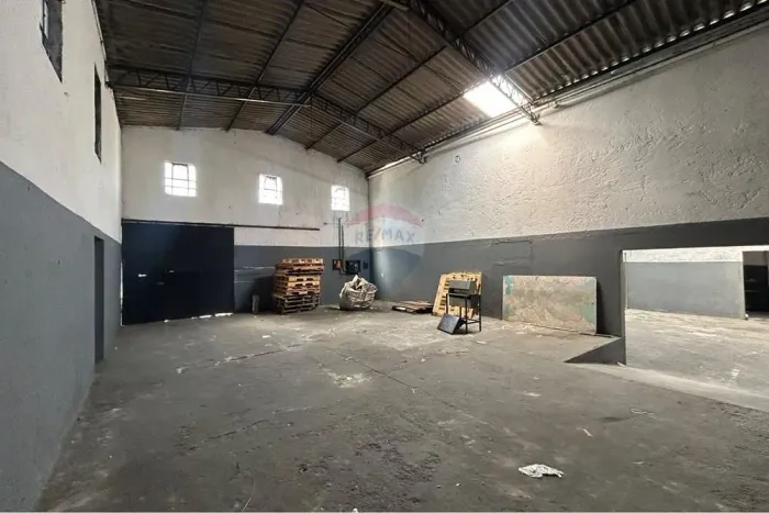 Galpão Industrial ZUP 1 com 500 m², Pé-Direito Alto e Energia de 180 KVA em Capuava