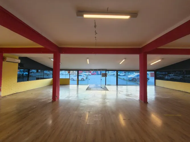 Sala Comercial Térrea no Campeche | Frente Rodovia | Estacionamento | Águia do Sul