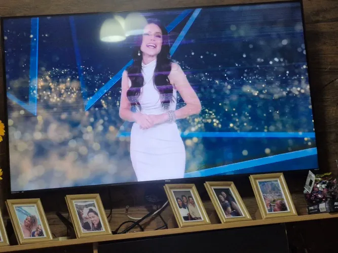 Vendesse essa tv de 58 polegadas