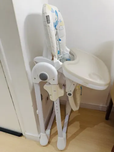 Cadeira de alimentação infantil