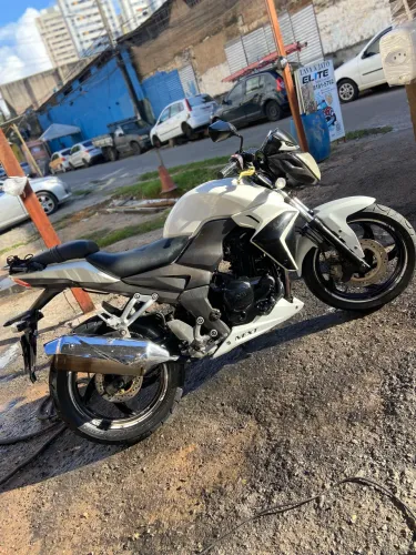 Uma linda moto pro seu dia a dia e passeio 