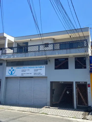 Casa para aluguel com 210 metros quadrados com 3 quartos
