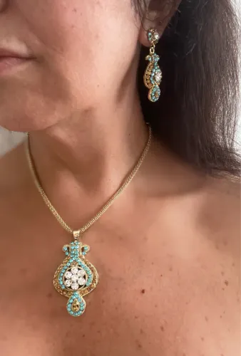 Conjunto banhado a ouro. .