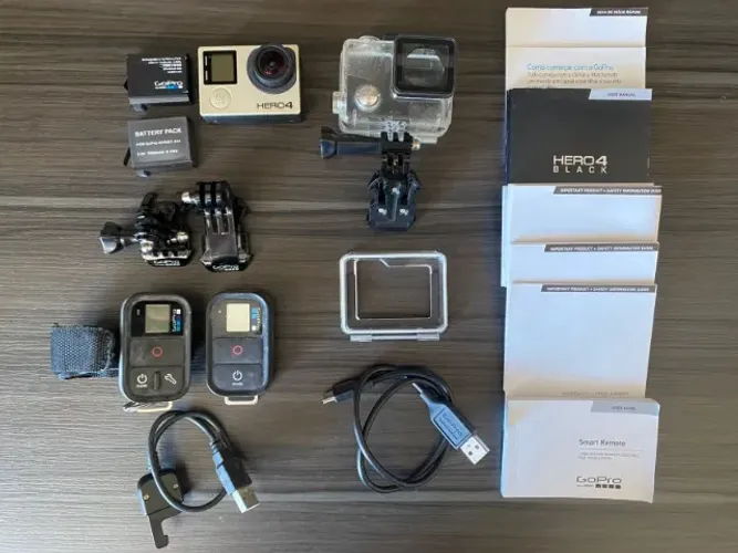Vendo Gopro Hero 4 Black com acessórios + 2 baterias