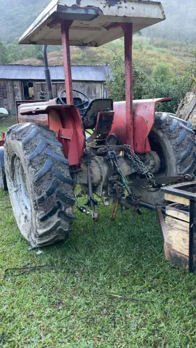 trator Massey Ferguson 275
