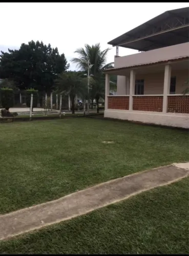 Vendo propriedade com casas construída e amplo terreno