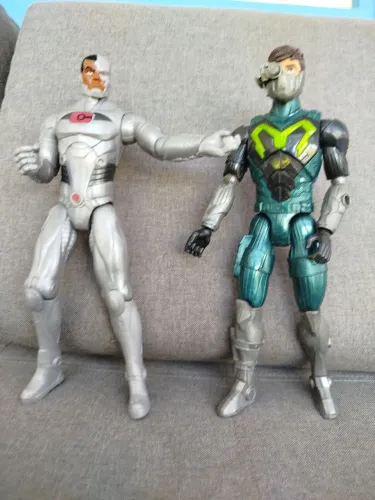 Lote 2 Bonecos 30cm Cyborg(DC  Comics+Max Stella Atirador