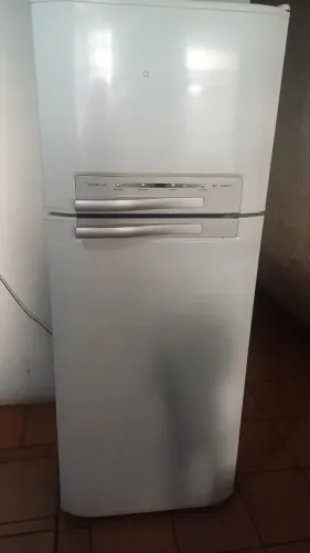 Vende-se geladeira Brastemp frost free funcionando normalmente
