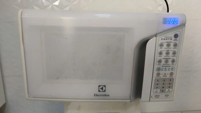Microondas Eletrolux 31L 127V Usado