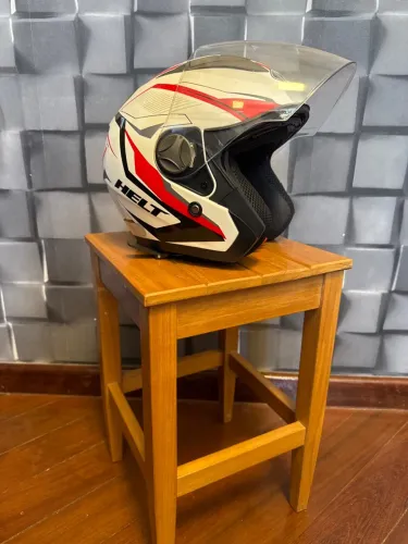 Capacete de Moto Helt 56 - Novinho