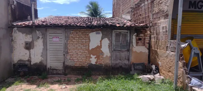 Vendo terreno 6 m x 30 mm em felipe camarão muito bem localizado ótimo terreno pra contrui