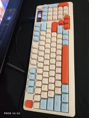 Teclado FreeWolf M96 2.4G Sem Fio