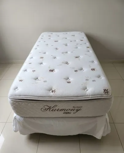 Vendo cama box solteiro pouco uso