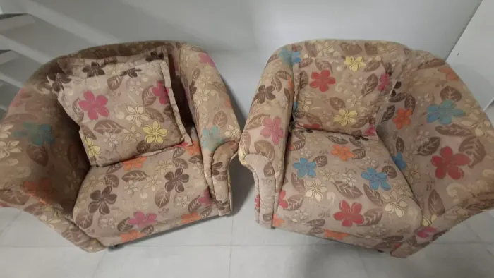 Poltrona Luxo - valor para as duas poltronas.