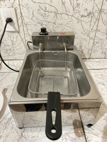 Fritadeira e cuscuzeira em oferta