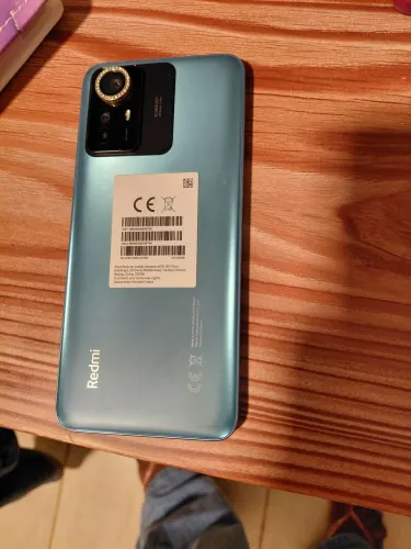 Vende se um celular