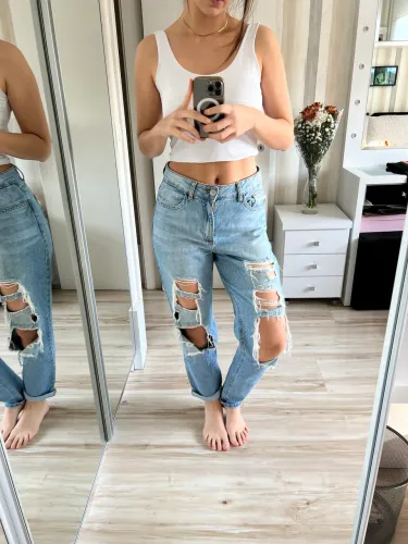 Calça jeans rasgada