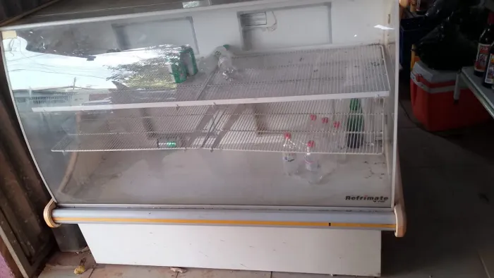 Expositor de sucos refrigerante etc?
