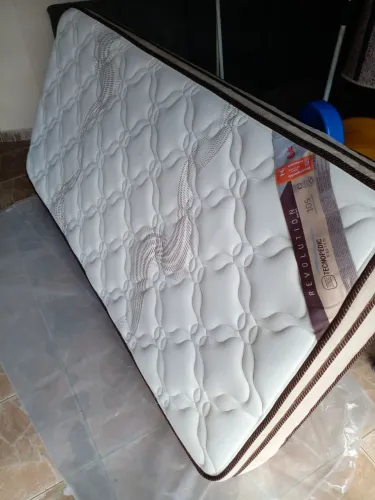 Colchão  solteirão, med. 2.00m comp por 97cm larg já higienizada. 