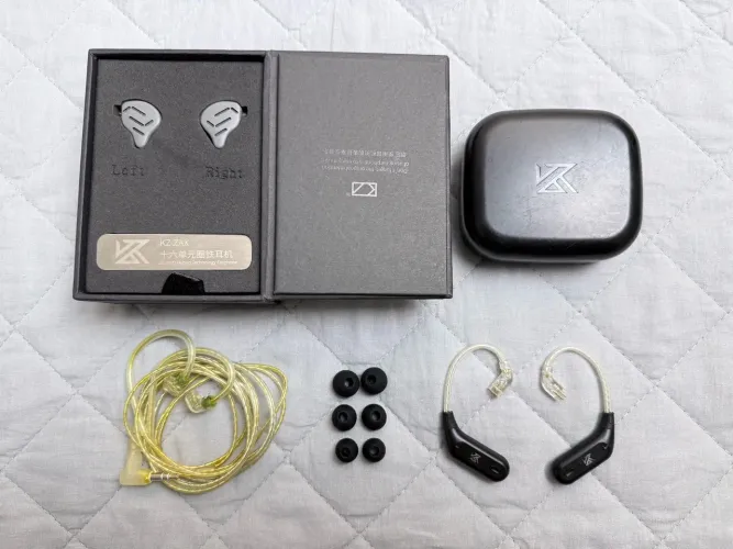 Fones de ouvido KZ ZAX (in-ear)+ acessórios