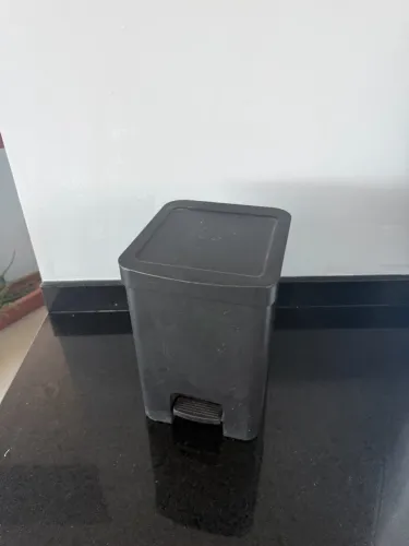 Lixeira plastica pequena 