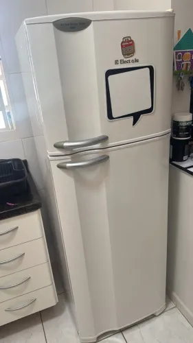 Geladeira semi nova