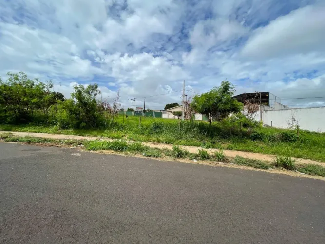 Terreno Residencial em Uberlândia/MG (Dona Zulmira) 866,96 m² | Aceita Permuta