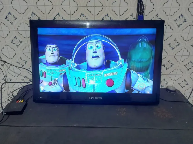 Vende-se TV LCD 32 polegadas Buster