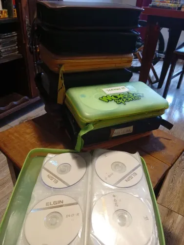 Coleção de DVDs de seriados e novelas doação