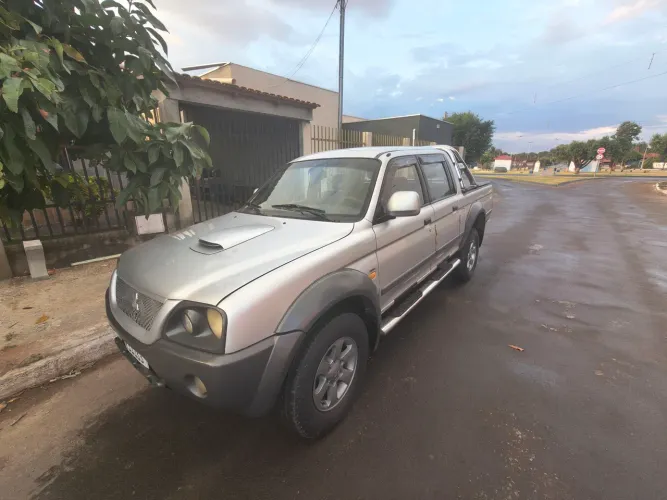 Mitsubishi L200 Outdoor HPE 2.5 4X4 CD T.dies. Mec. 2010