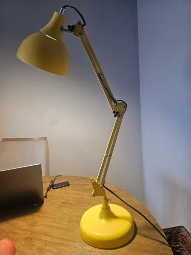 Luminária estilo industrial cor amarelo