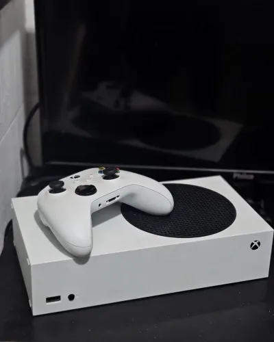 Xbox series S com 1 controle e caixa