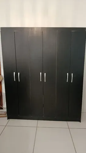 Guarda roupas preto 