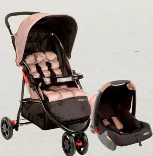 Carrinho com bebê conforto