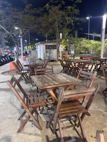 Mesas de Madeira com Cadeiras - Conjunto para Área Externa / Restaurante